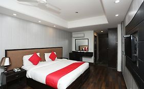 Super Hotel O The Avenue Residency